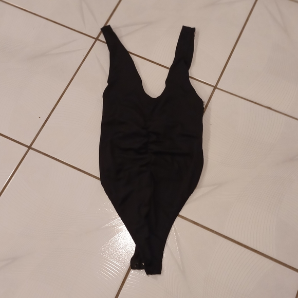 4/$60 Black Ruched Bodysuit - Size Small - Picture 6 of 8